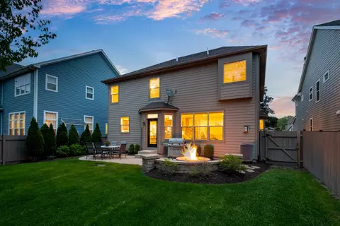827 N Eagle St, Naperville, IL 60563 photo 2
