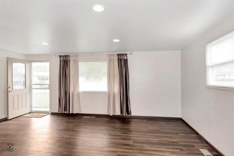 3221 Hendricks Rd, Robbins, IL 60472 photo 3