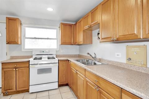3221 Hendricks Rd, Robbins, IL 60472 photo 10