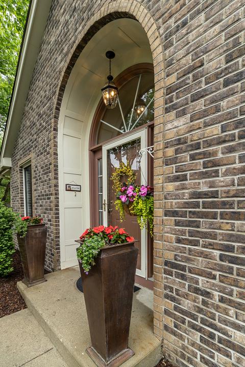 6 White Oak Ln, Elgin, IL 60123 photo 2