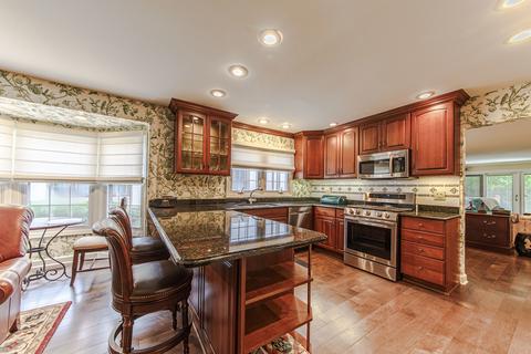 1109 Oakview Dr, Wheaton, IL 60187 photo 3