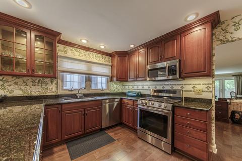 1109 Oakview Dr, Wheaton, IL 60187 photo 4