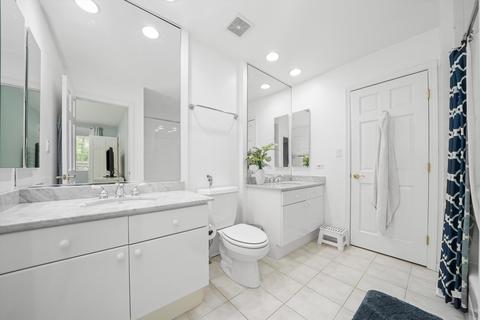 123 W Oak St #I, Chicago, IL 60610 photo 24