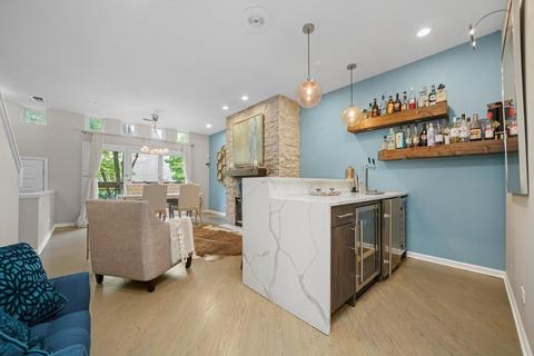 123 W Oak St #I, Chicago, IL 60610 photo 13