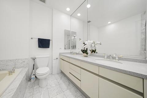 123 W Oak St #I, Chicago, IL 60610 photo 17