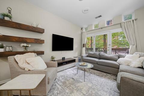 123 W Oak St #I, Chicago, IL 60610 photo 10