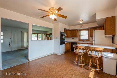 1561 Marshall Dr, Des Plaines, IL 60018 photo 4