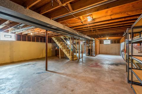 1561 Marshall Dr, Des Plaines, IL 60018 photo 8