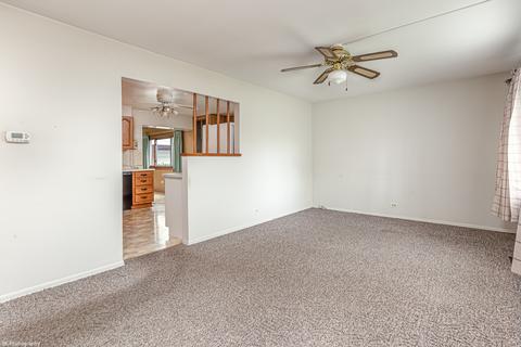 8901 Olympic Dr, Bridgeview, IL 60455 photo 3