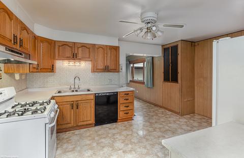 8901 Olympic Dr, Bridgeview, IL 60455 photo 7
