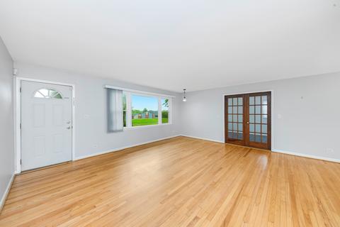 114 59th St, Willowbrook, IL 60527 photo 2