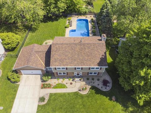 8 Harbor Pointe Cir, Bloomington, IL 61704 photo 2