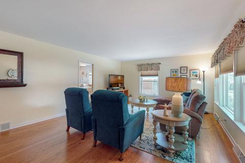 767 S 5th Ave, Des Plaines, IL 60016 photo 6