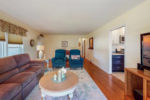 767 S 5th Ave, Des Plaines, IL 60016 photo 2