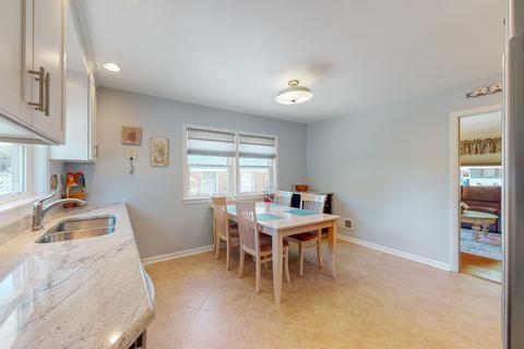 767 S 5th Ave, Des Plaines, IL 60016 photo 8