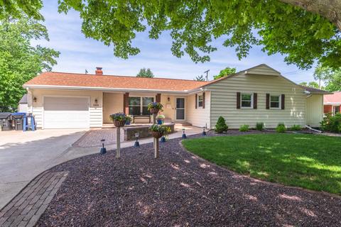304 Radliff Rd, Bloomington, IL 61701 photo 2