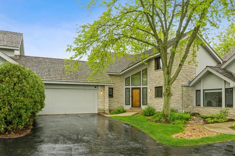 24 Rodeo Dr, Willowbrook, IL 60527 photo 1