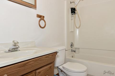 1404 Sunset Dr, Holiday Hills, IL 60051 photo 17