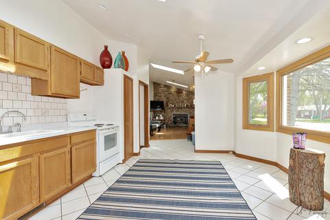 1404 Sunset Dr, Holiday Hills, IL 60051 photo 6
