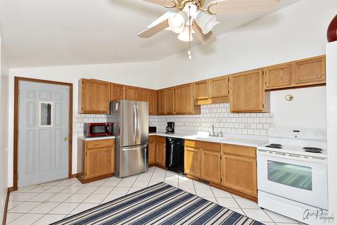 1404 Sunset Dr, Holiday Hills, IL 60051 photo 8