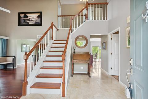 930 Stockbridge Pl, Elgin, IL 60120 photo 2