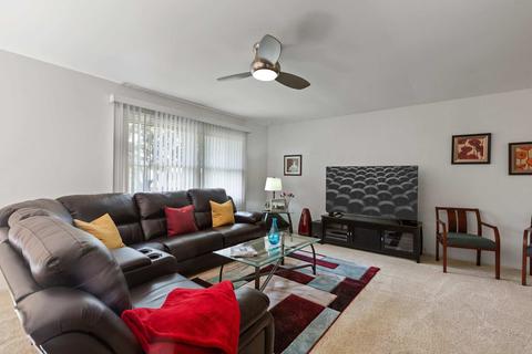 136 Mockingbird Ln, Wheeling, IL 60090 photo 3