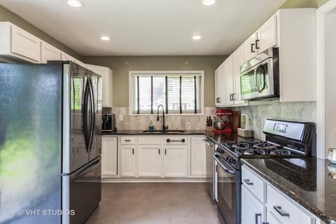 105 Cedarbrook Rd, Naperville, IL 60565 photo 5