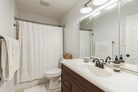 105 Cedarbrook Rd, Naperville, IL 60565 photo 8