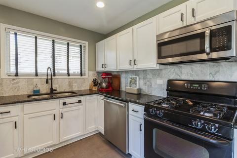 105 Cedarbrook Rd, Naperville, IL 60565 photo 4