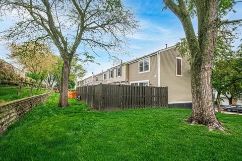 2226 Harwinton Pl, Hoffman Estates, IL 60169 photo 3