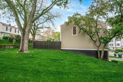 2226 Harwinton Pl, Hoffman Estates, IL 60169 photo 2