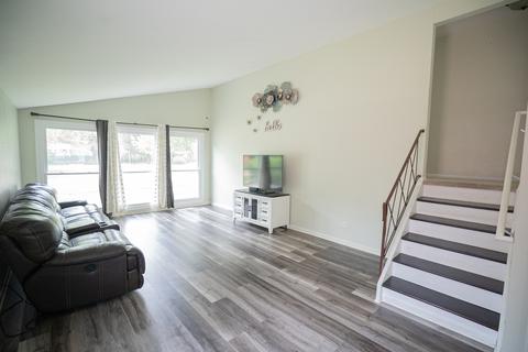 969 Illinois Ave, Elgin, IL 60120 photo 4