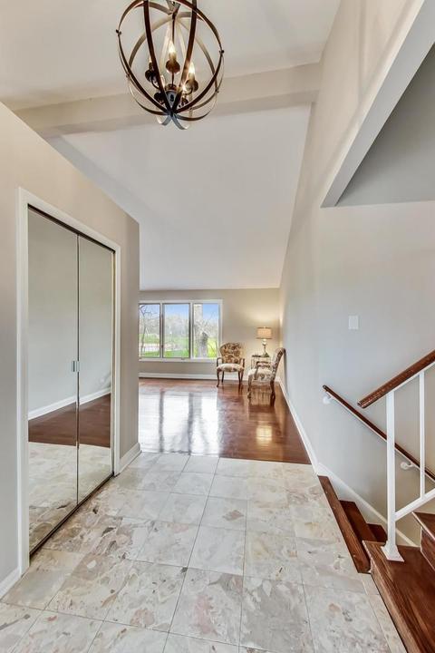1485 Creekside Dr, Wheaton, IL 60189 photo 4