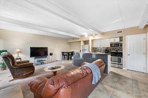 810 Kenneth Cir, Elgin, IL 60120 photo 3