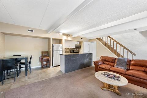 810 Kenneth Cir, Elgin, IL 60120 photo 2