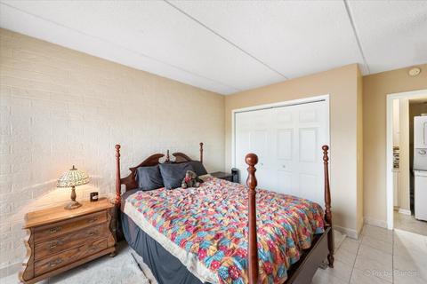 810 Kenneth Cir, Elgin, IL 60120 photo 5