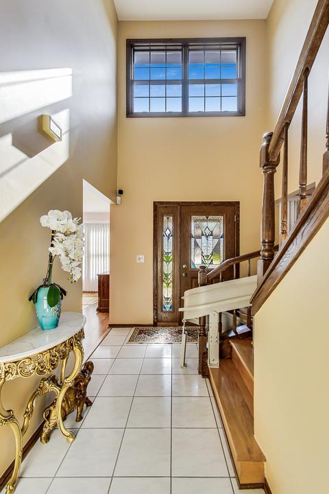 304 Eric Ct, Mount Prospect, IL 60056 photo 4