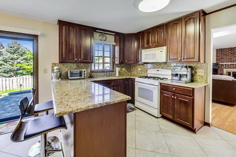 304 Eric Ct, Mount Prospect, IL 60056 photo 10