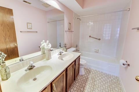 304 Eric Ct, Mount Prospect, IL 60056 photo 18