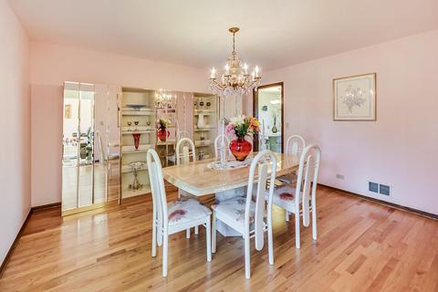 304 Eric Ct, Mount Prospect, IL 60056 photo 8