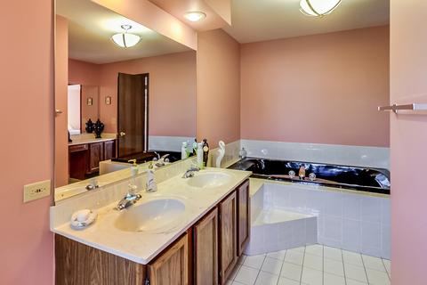 304 Eric Ct, Mount Prospect, IL 60056 photo 24