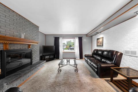 842 N Sumner St, Addison, IL 60101 photo 6