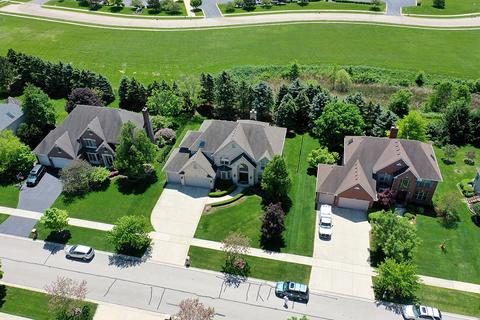 229 Hawk Hollow Dr, Bartlett, IL 60103 photo 2