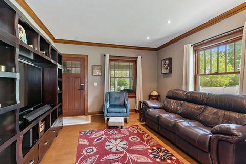 938 Augusta Ave, Elgin, IL 60120 photo 6