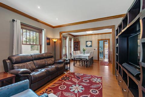 938 Augusta Ave, Elgin, IL 60120 photo 5