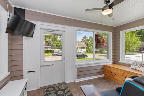 938 Augusta Ave, Elgin, IL 60120 photo 3