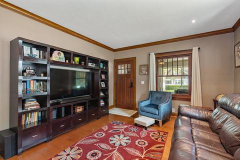 938 Augusta Ave, Elgin, IL 60120 photo 7