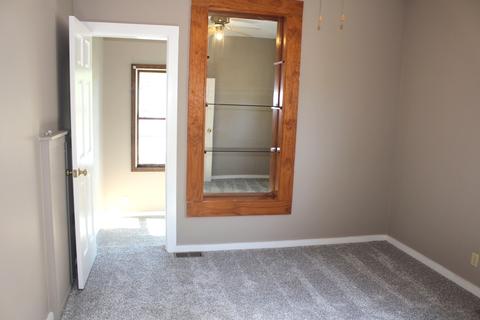 812 E Macon St, Clinton, IL 61727 photo 17