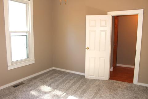 812 E Macon St, Clinton, IL 61727 photo 16