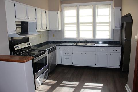 812 E Macon St, Clinton, IL 61727 photo 5